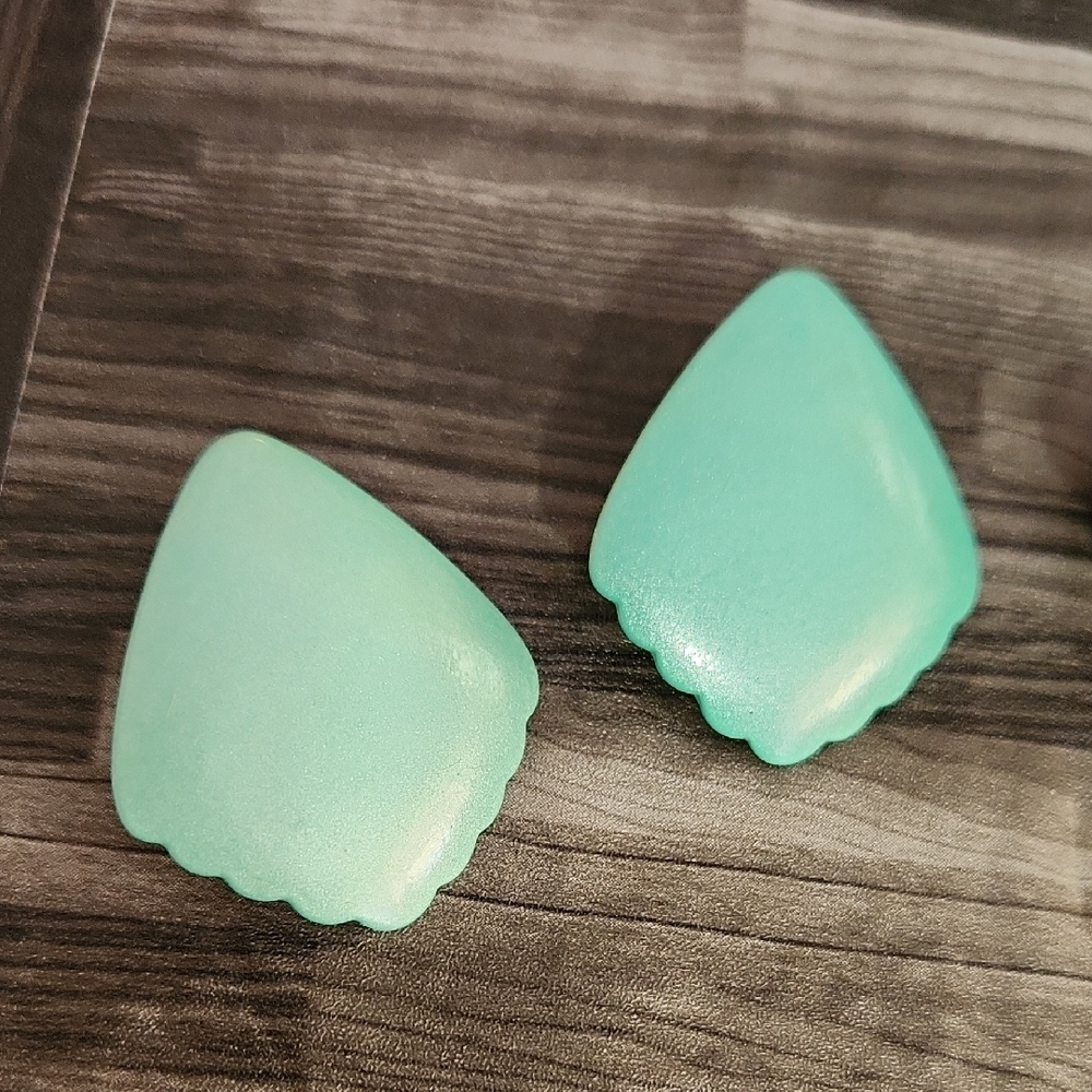 Vintage Mint Green Scalloped Earrings